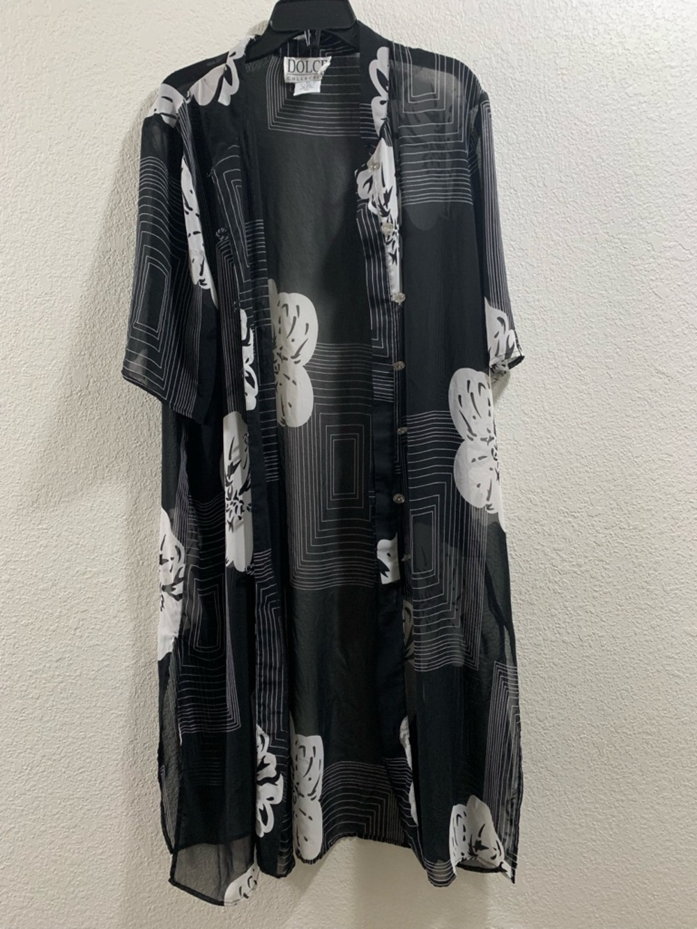 Dolce Collection Black & White Floral Button-Up Kimono